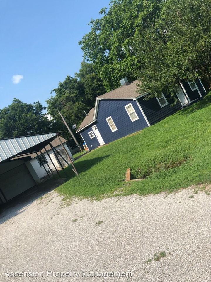 207 2nd St - Photo 3 of 3