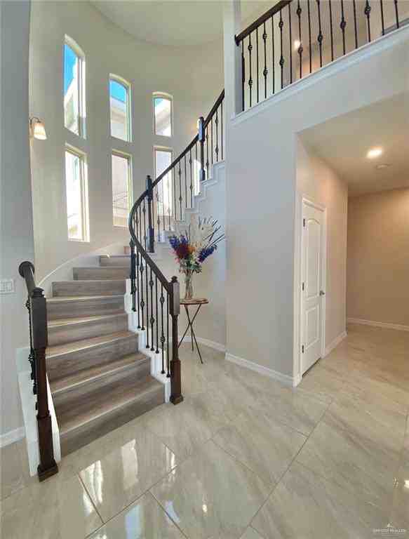 5500 Columbia Ave - Photo 3 of 39