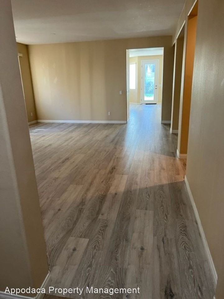 10608 Prairie Stone Pl - Photo 2 of 7