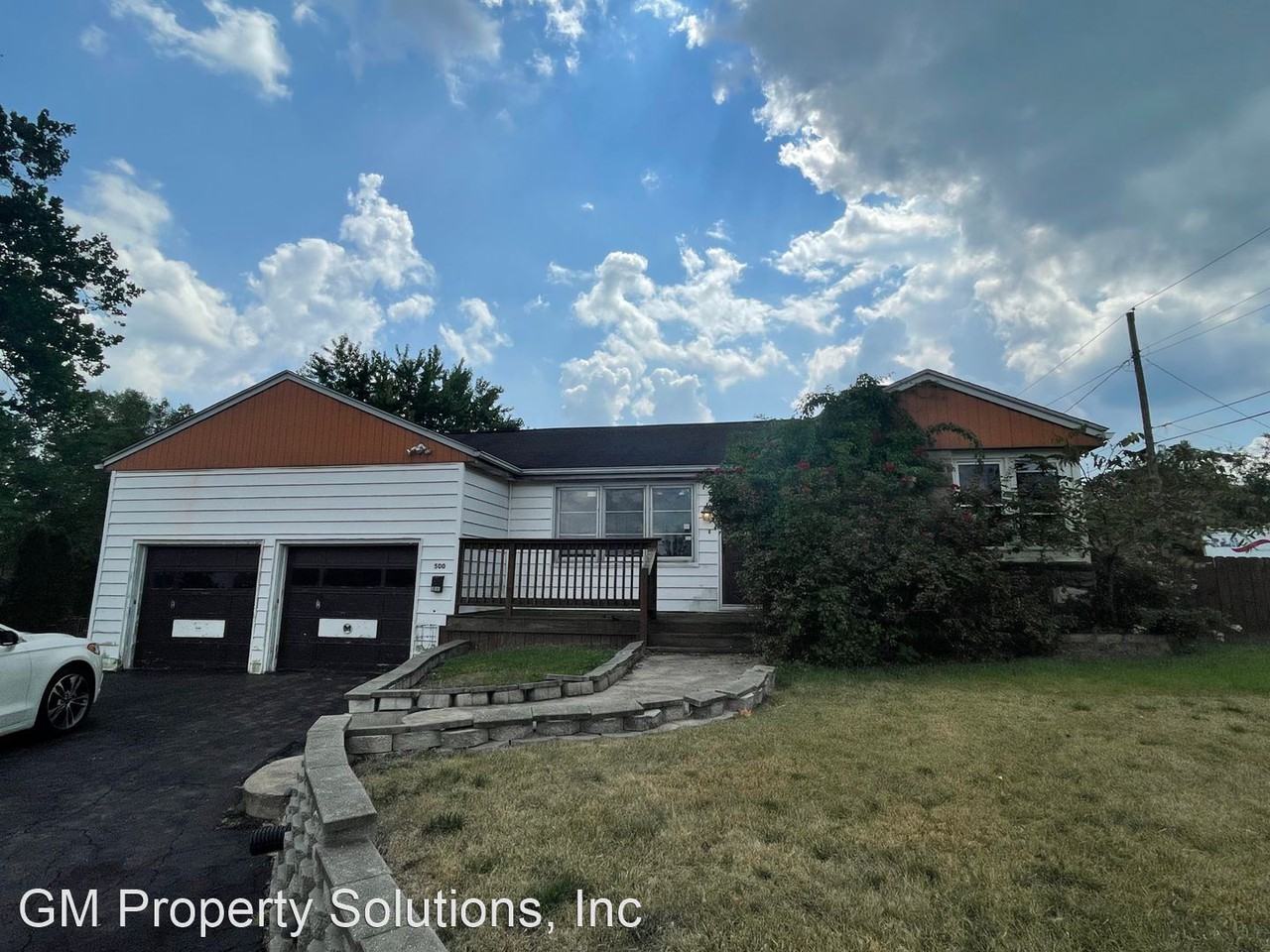 500 Maple Rd - Photo 2 of 15