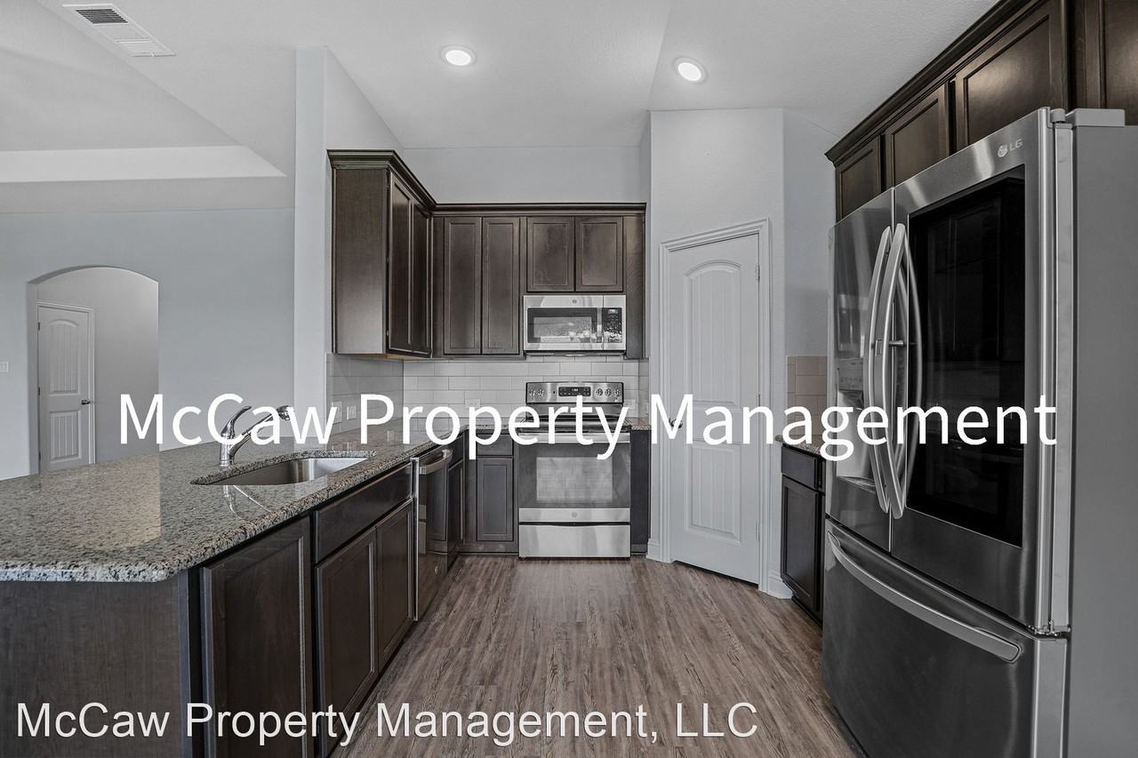 1401 Black Oak Dr - Photo 3 of 18