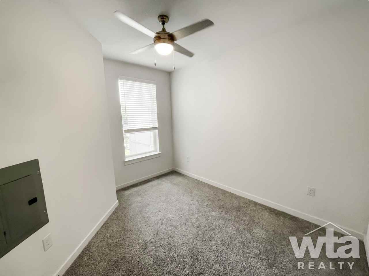 2435 RIVERSIDE DR - Photo 2 of 26