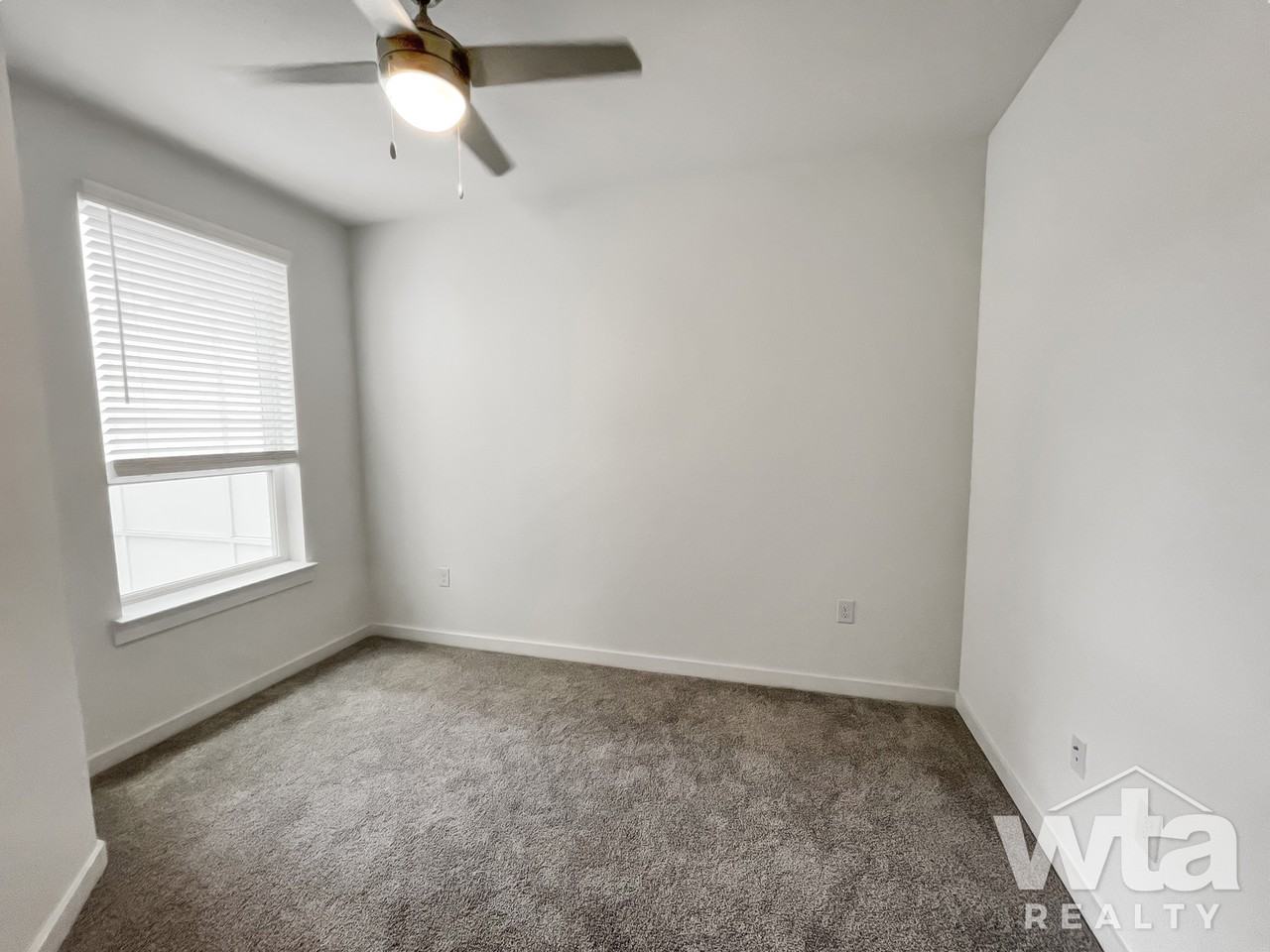 2435 RIVERSIDE DR - Photo 3 of 26