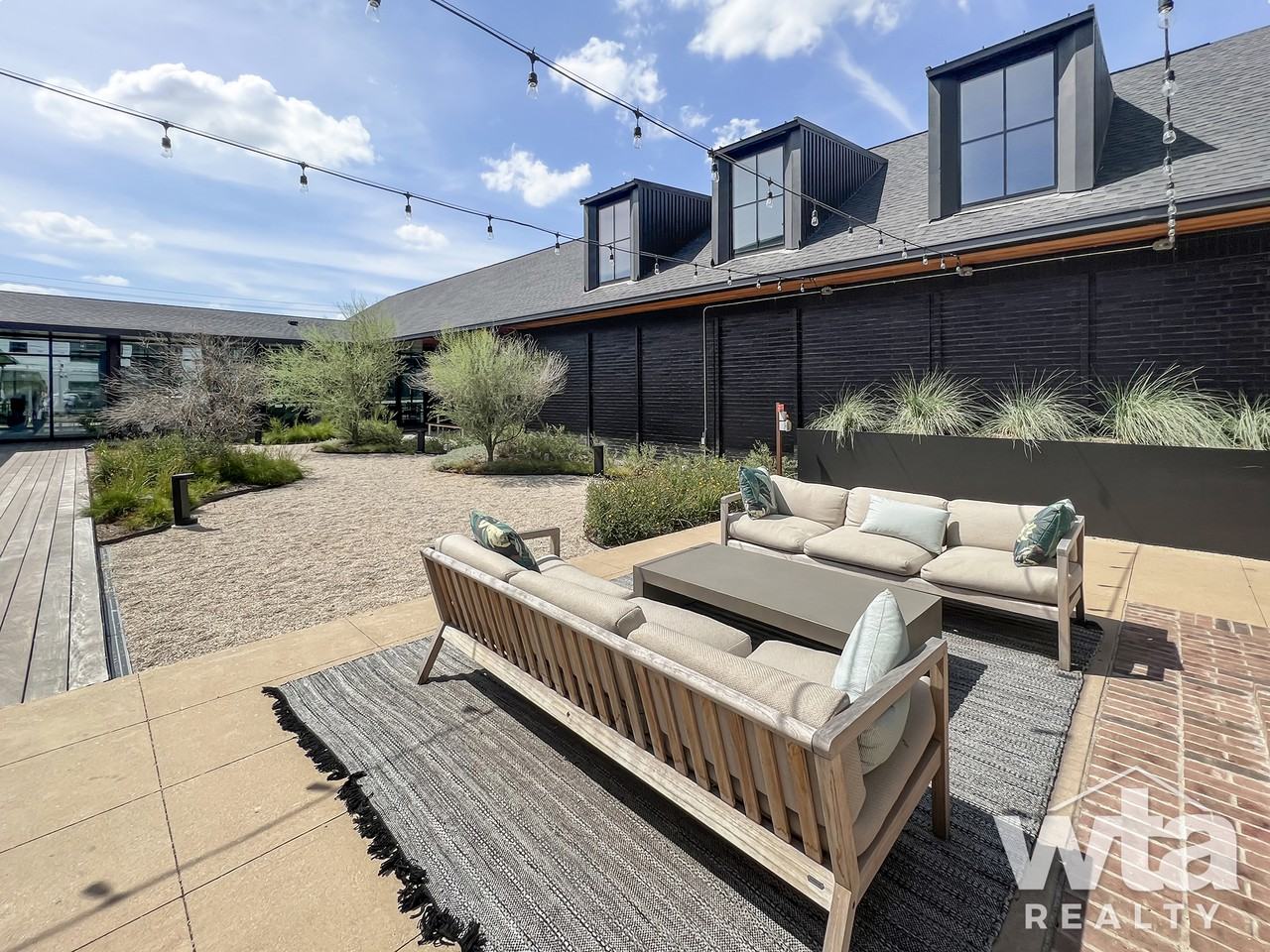 2001 ED BLUESTEIN BLVD - Photo 3 of 36