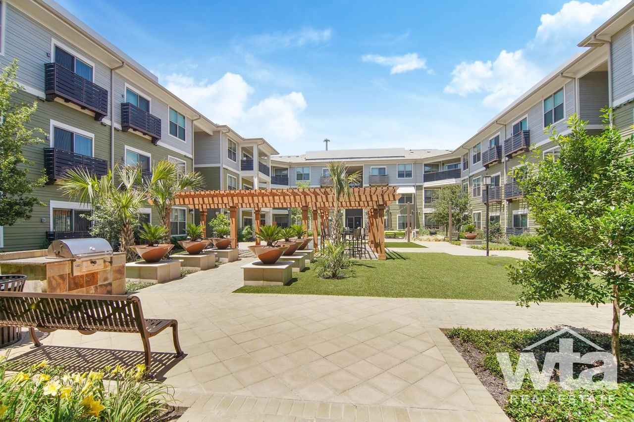 515 E SLAUGHTER LN - Photo 3 of 26