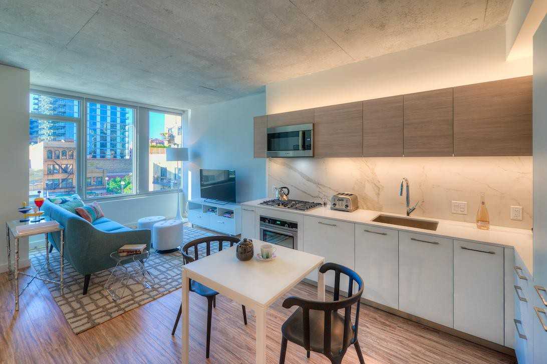 165 N Desplaines St - Photo 6 of 26