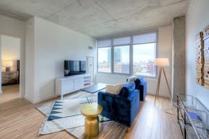 featured image of 165 N Desplaines St #1-1