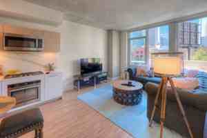 featured image of 165 North Desplaines Street