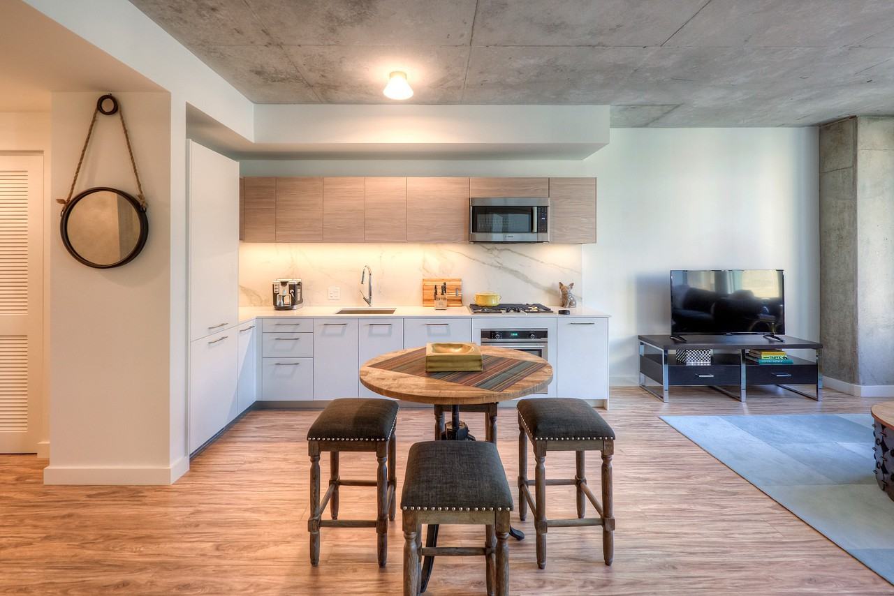 165 N Desplaines St #1-1DEN - Photo 2 of 28