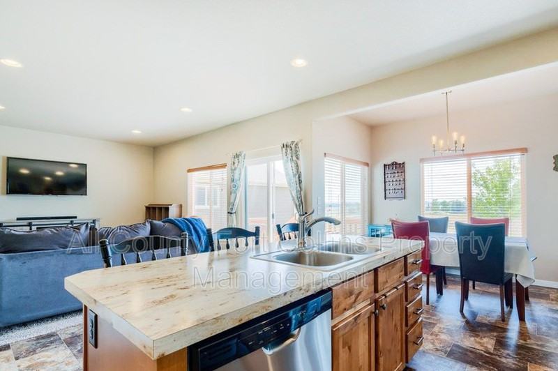 3118 Benfold St - Photo 3 of 19