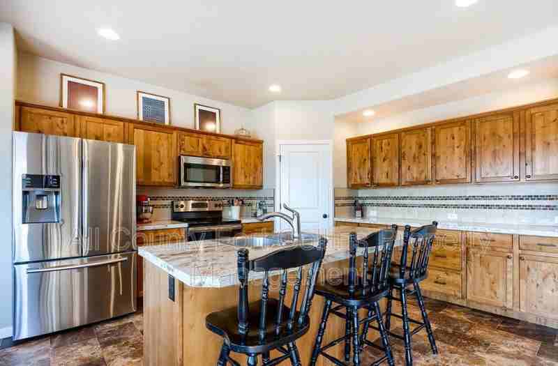 3118 Benfold St - Photo 4 of 19