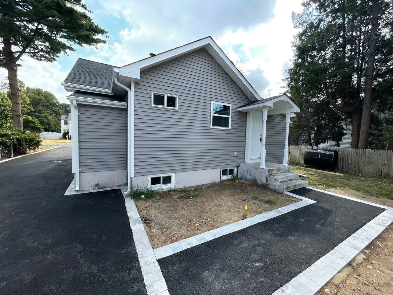 2472 Chestnut Ave - Photo 2 of 6