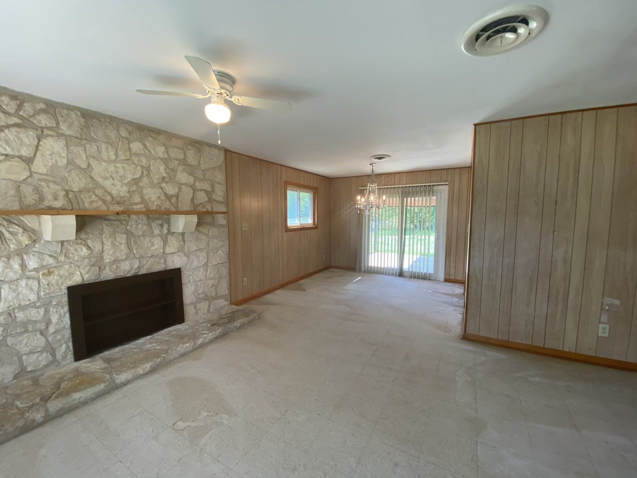 709 Avenue H - Photo 2 of 7