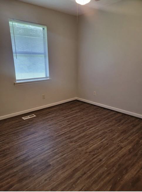 907 Ivan Dr Sw - Photo 3 of 5