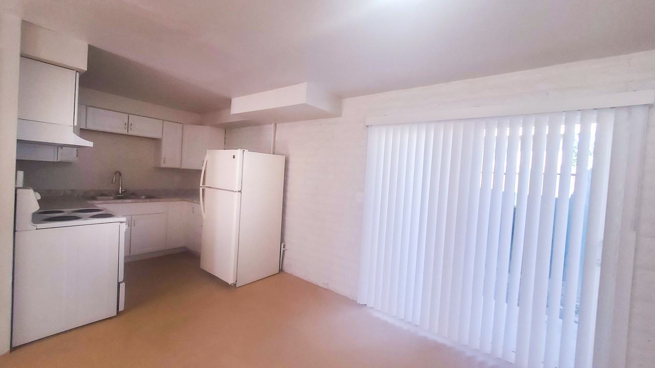 319 E Blacklidge Dr - Photo 3 of 8