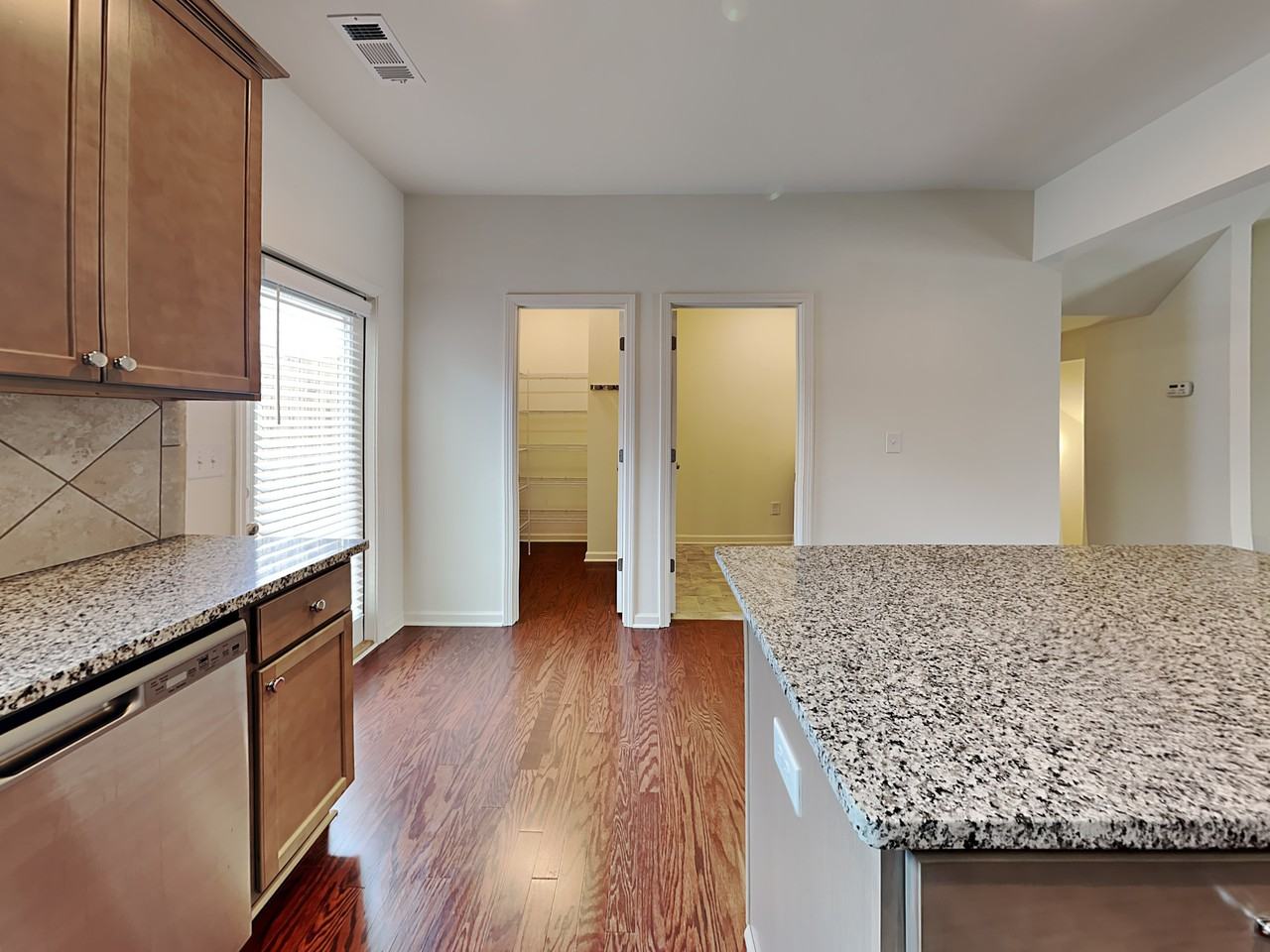 975 Society Cir Sw - Photo 4 of 18