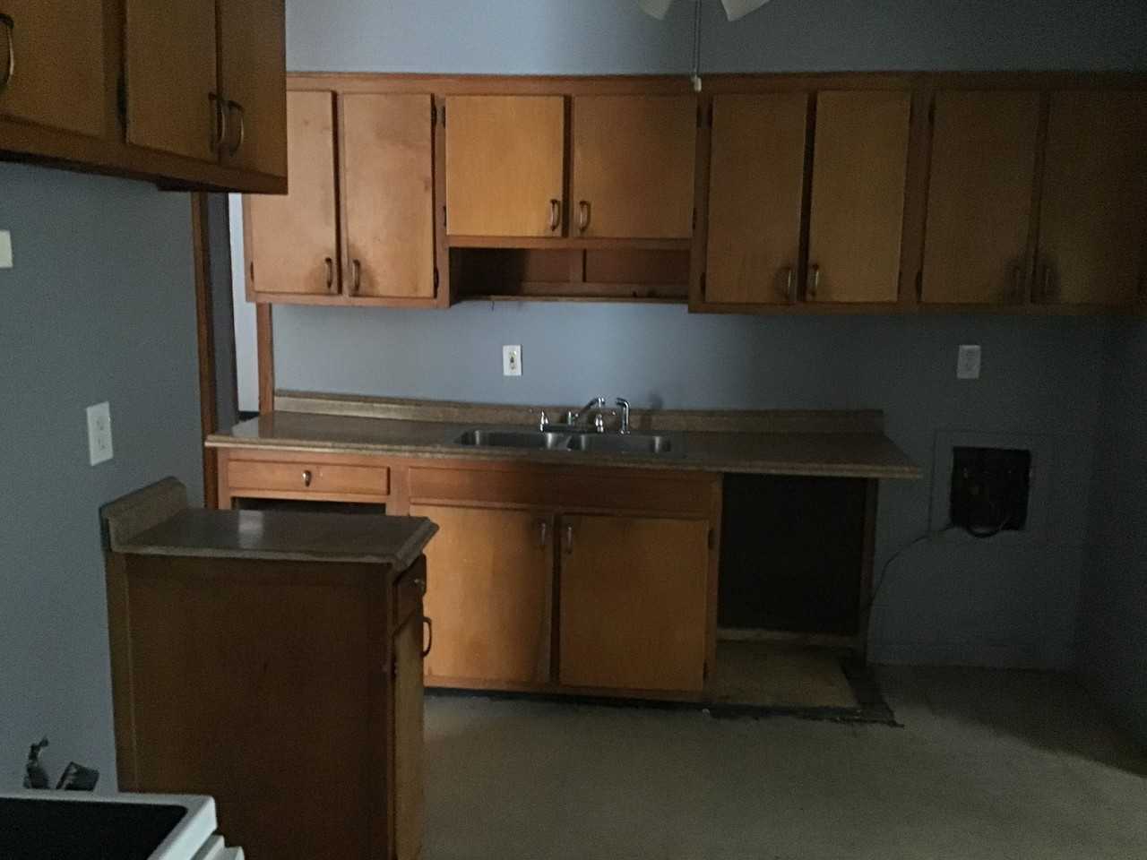 3411 Hallbrook St - Photo 2 of 10