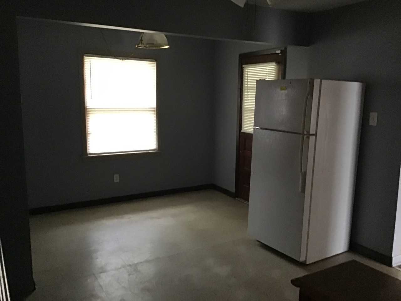 3411 Hallbrook St - Photo 4 of 10