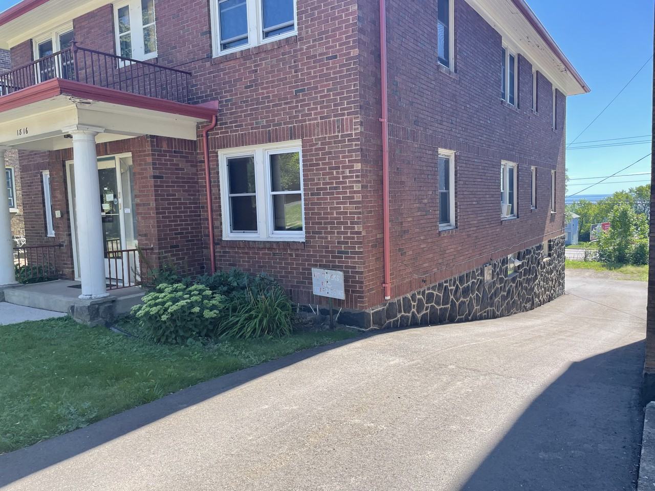 1816 Jefferson St - Photo 2 of 18