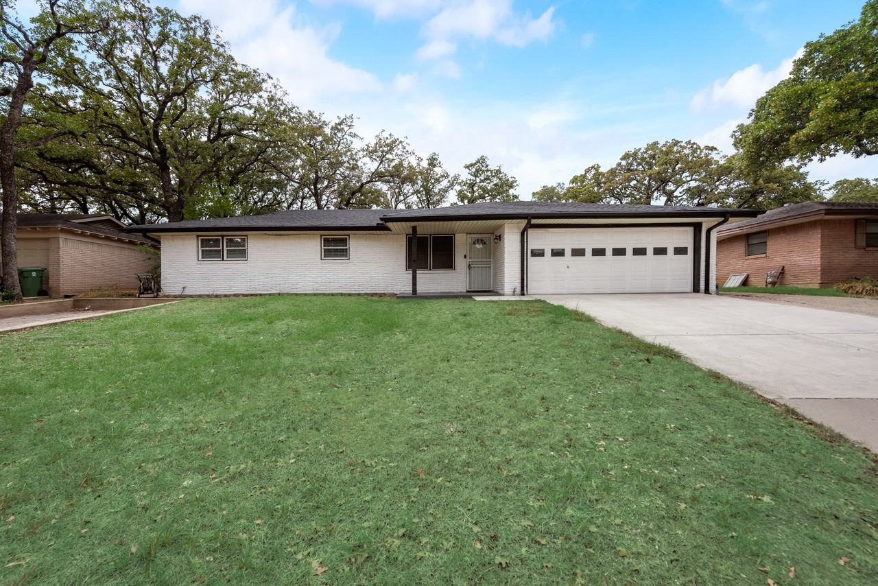 1109 Wade Dr - Photo 2 of 31