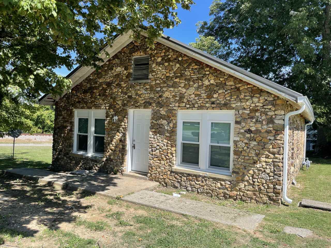 101 Dickson Ave - Photo 2 of 11