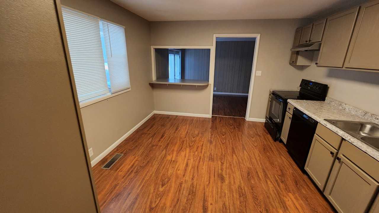 6740 Doris Dr - Photo 3 of 19