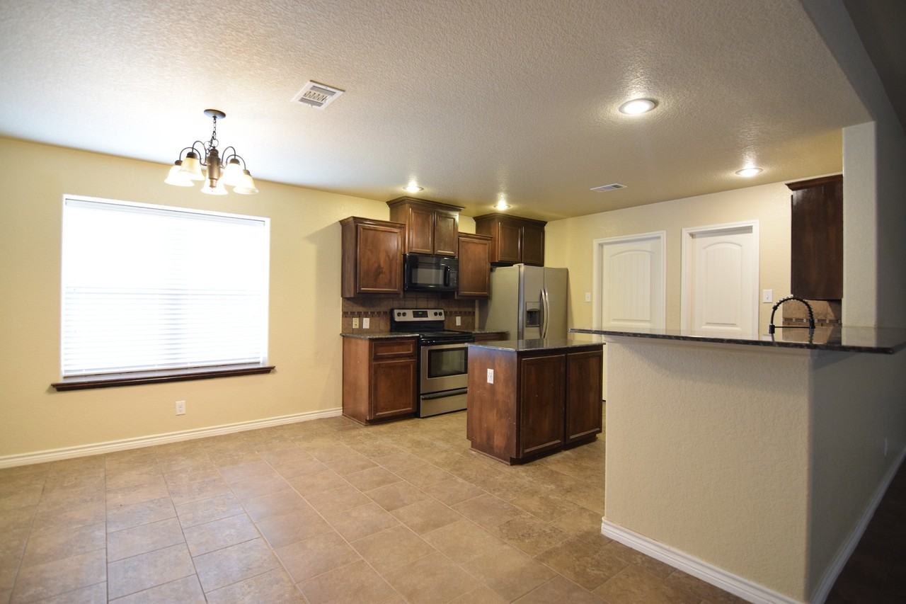 6107 New Castle Dr - Photo 4 of 21