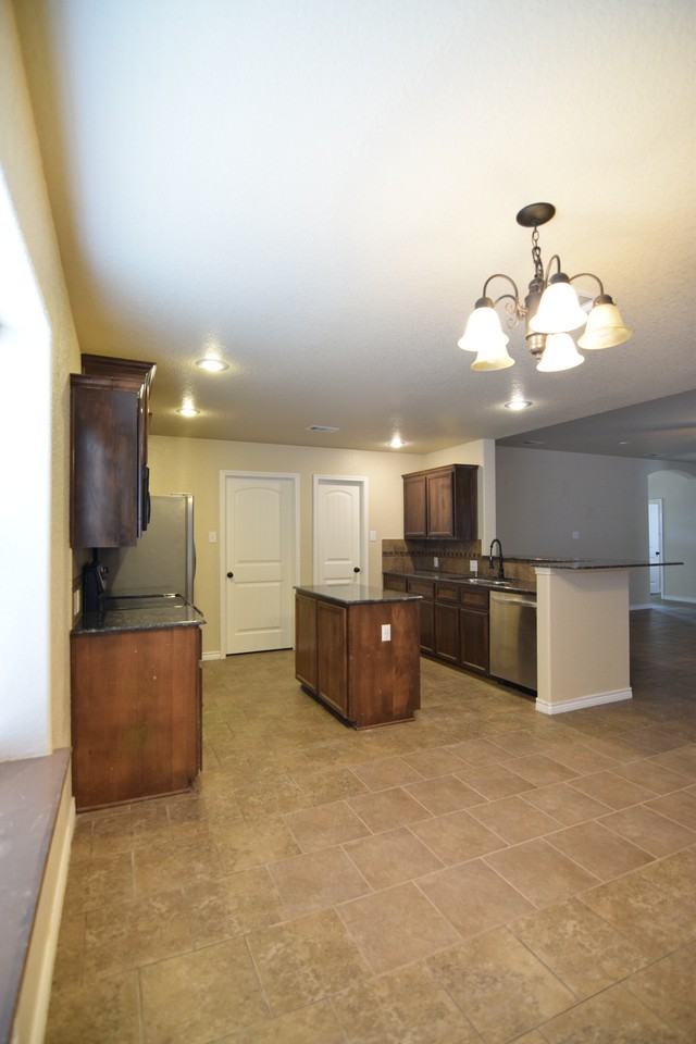 6107 New Castle Dr - Photo 5 of 21