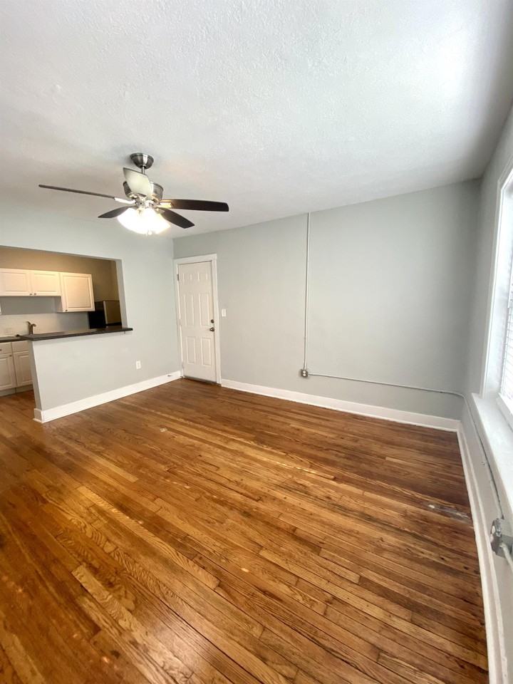 3715 Southwest Trfy #3715-101 - Photo 4 of 11