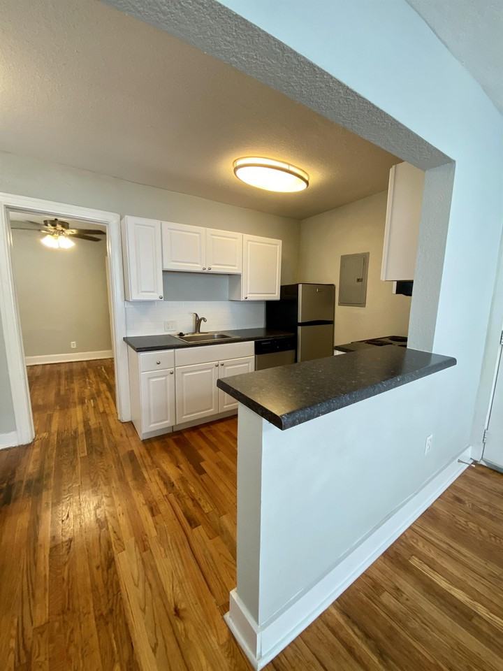 3715 Southwest Trfy #3715-101 - Photo 5 of 11