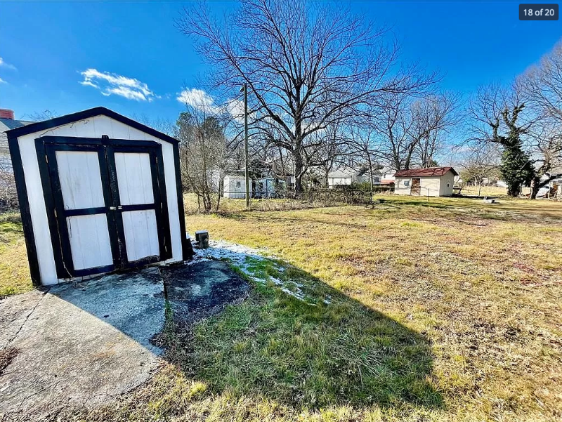 721 E Morehead St - Photo 3 of 19