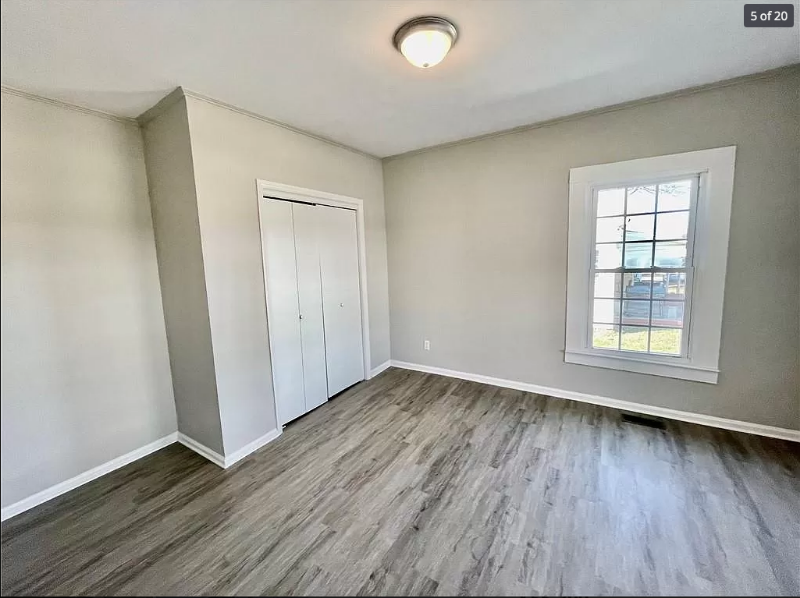 721 E Morehead St - Photo 5 of 19