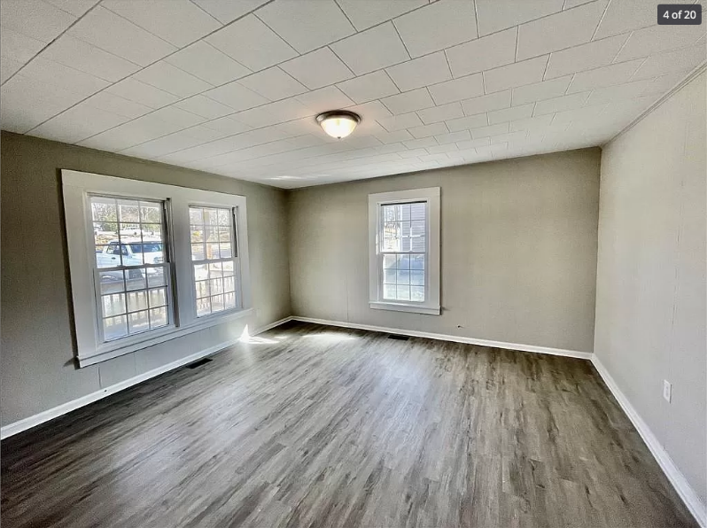 721 E Morehead St - Photo 6 of 19