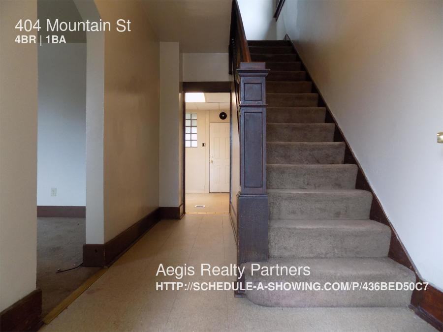 404 Mountain St - Photo 3 of 22