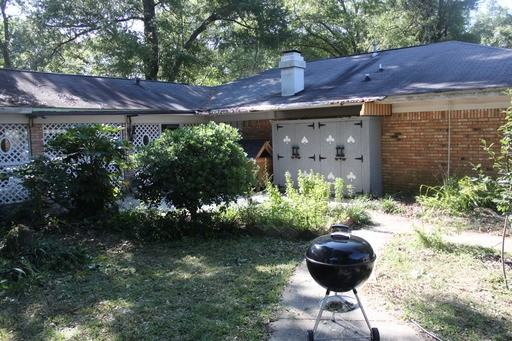 562 Barcelona Dr - Photo 3 of 6