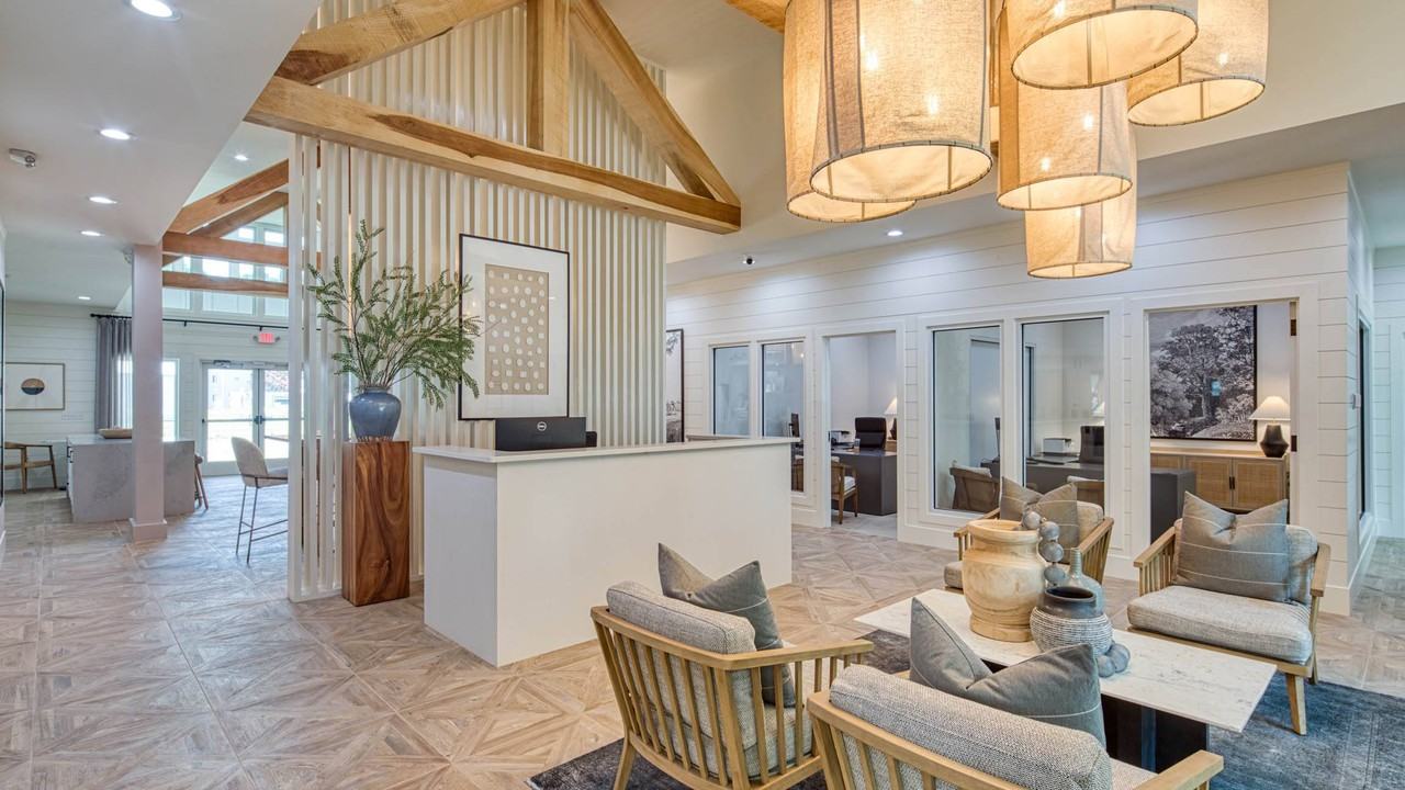 Four Seasons - Photo 2 of 39