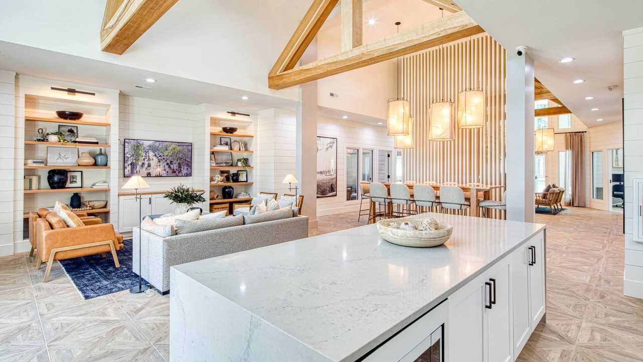 Four Seasons - Photo 4 of 39