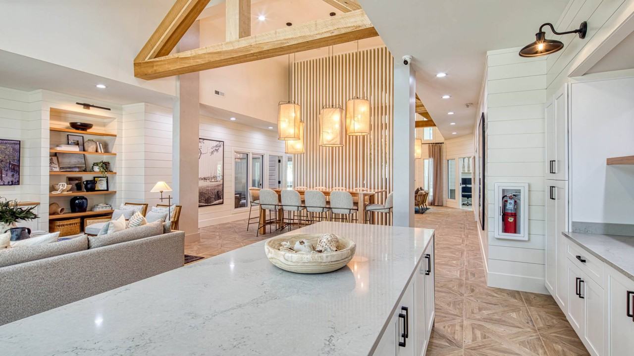 Four Seasons - Photo 6 of 39