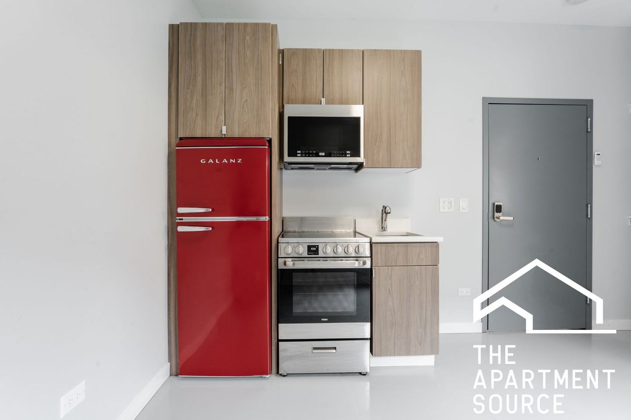 4700 N Racine Ave #312 - Photo 4 of 31