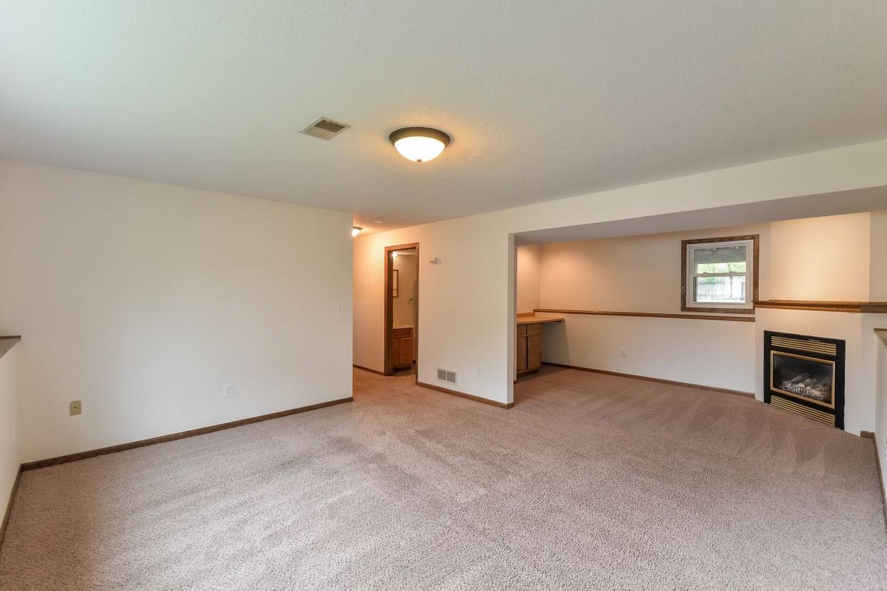 11239 Sumter Ave N - Photo 3 of 21