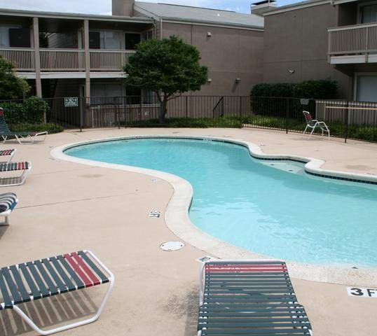 5426 Meadowcreek Dr - Photo 2 of 7