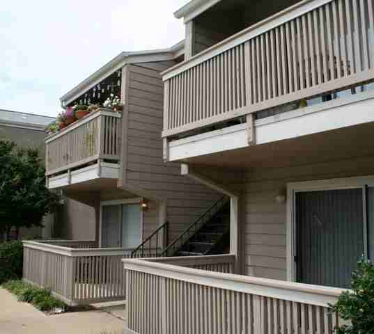 5426 Meadowcreek Dr - Photo 3 of 7