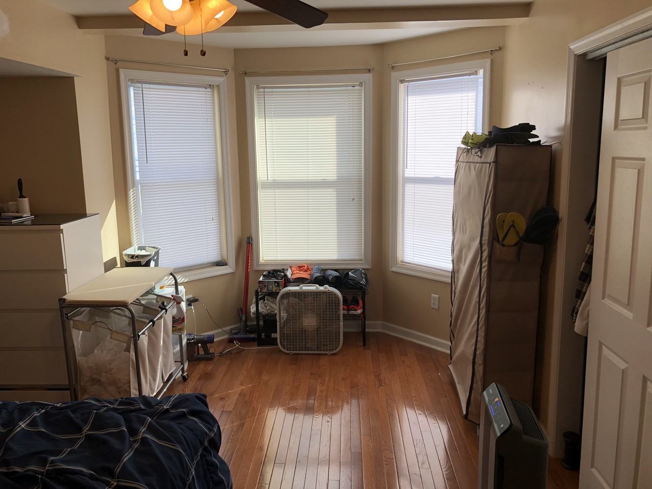 4931 Locust St - Photo 2 of 17