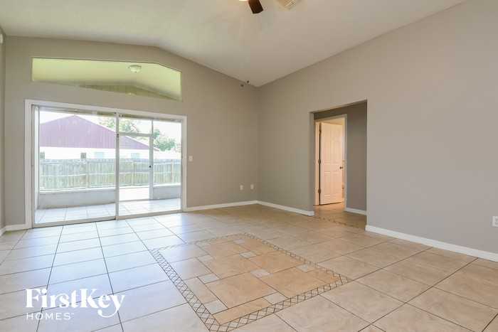 1727 Terry Cir Ne - Photo 3 of 15