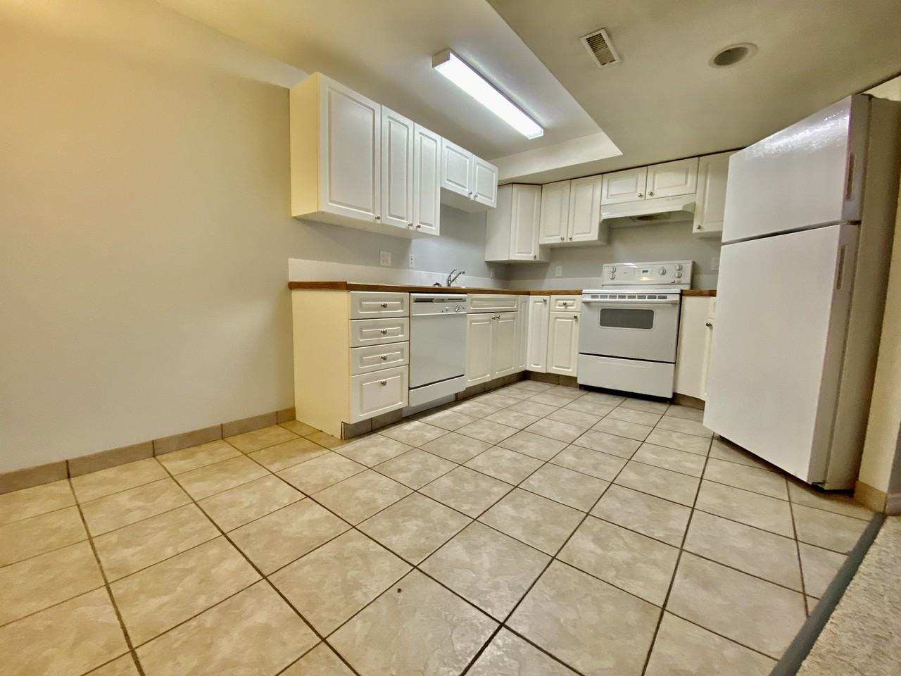 9914 96 Ave #B - Photo 2 of 11