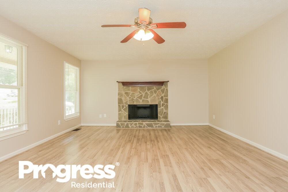 525 Knollwood Dr - Photo 3 of 16