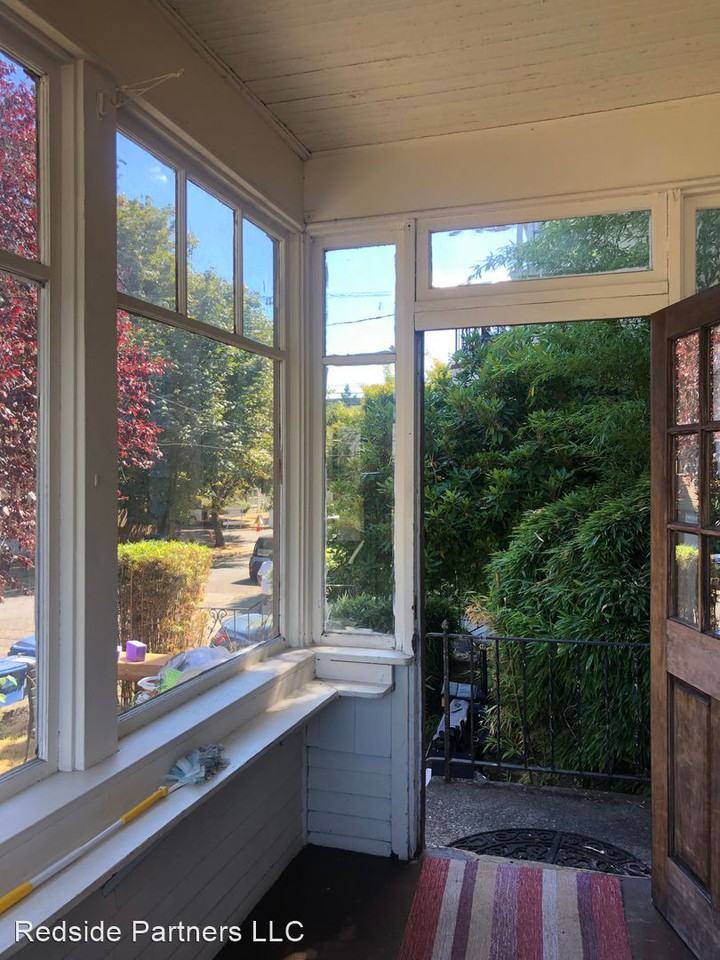 611 10th Ave E - Photo 3 of 45