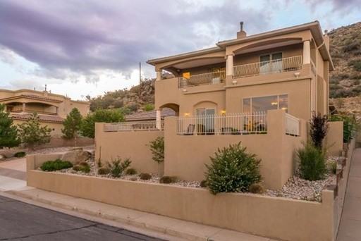 504 Camino De La Sierra NE - Photo 2 of 23