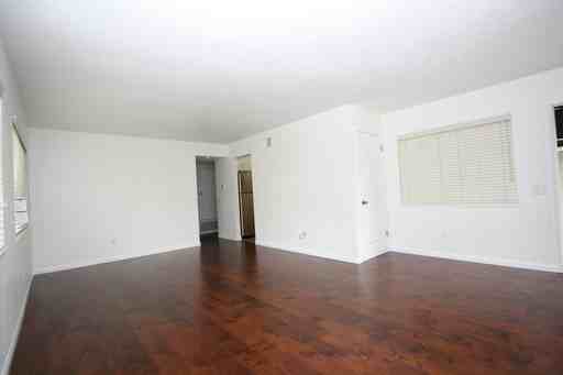 388 N Vía Porto - Photo 2 of 5