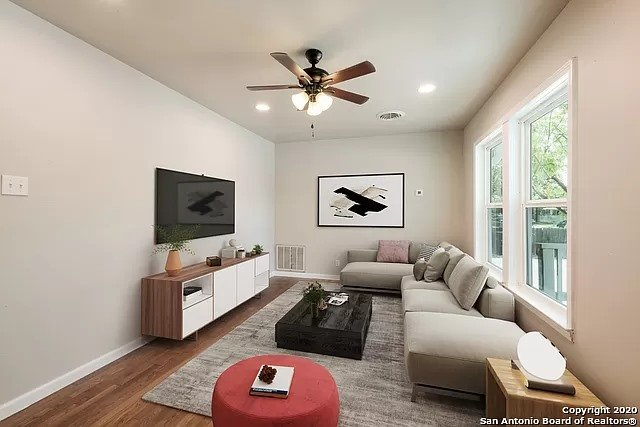 3206 W Houston St - Photo 3 of 6